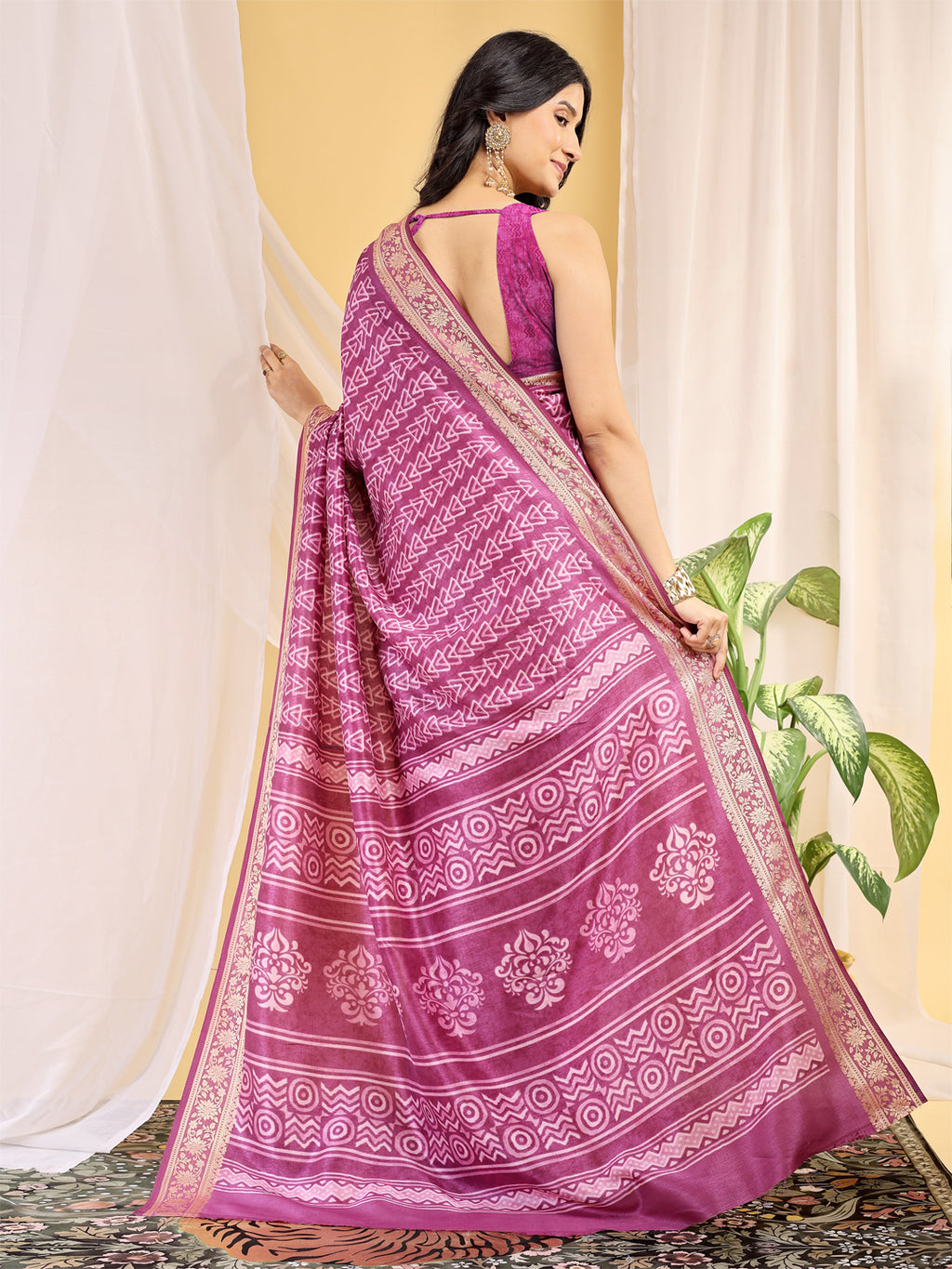 Cotton Blend Geometric Rani Magenta Saree