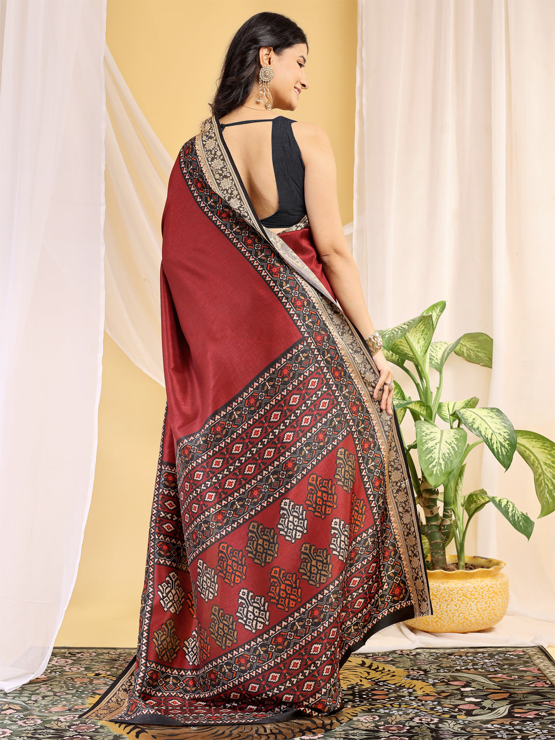 Cotton Blend Ethnic Motif Deep Maroon Red Saree