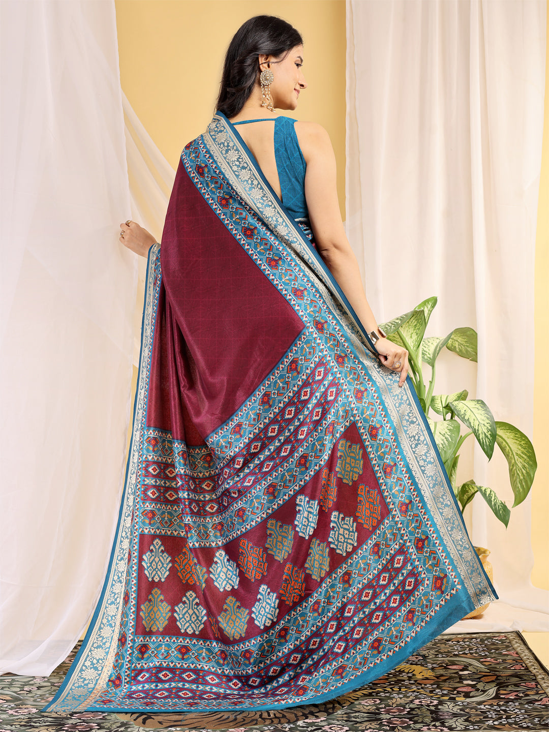 Cotton Blend Ethnic Motif Wine Maroon Saree
