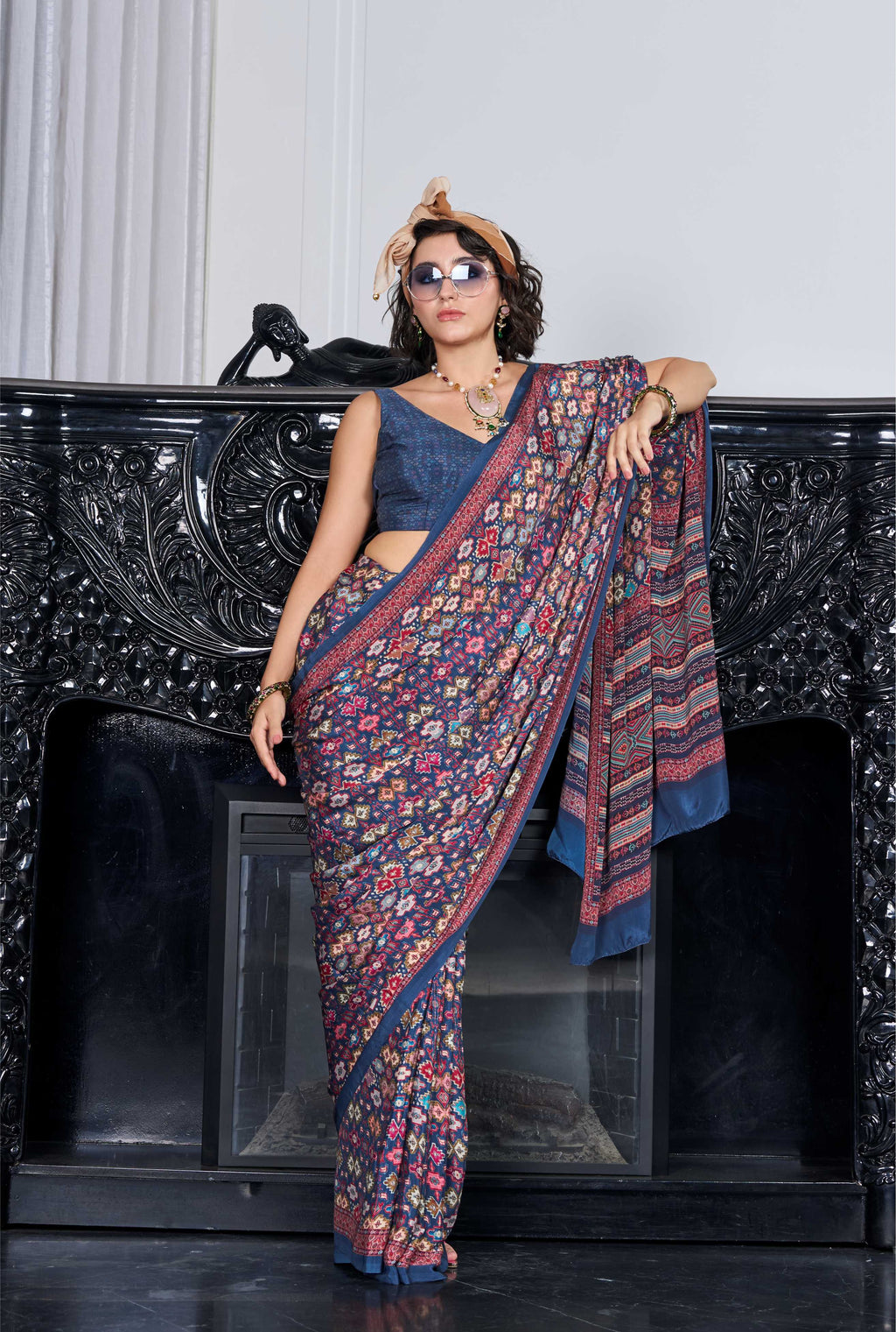 Flow Ethnic Motif Charcoal Grey Saree